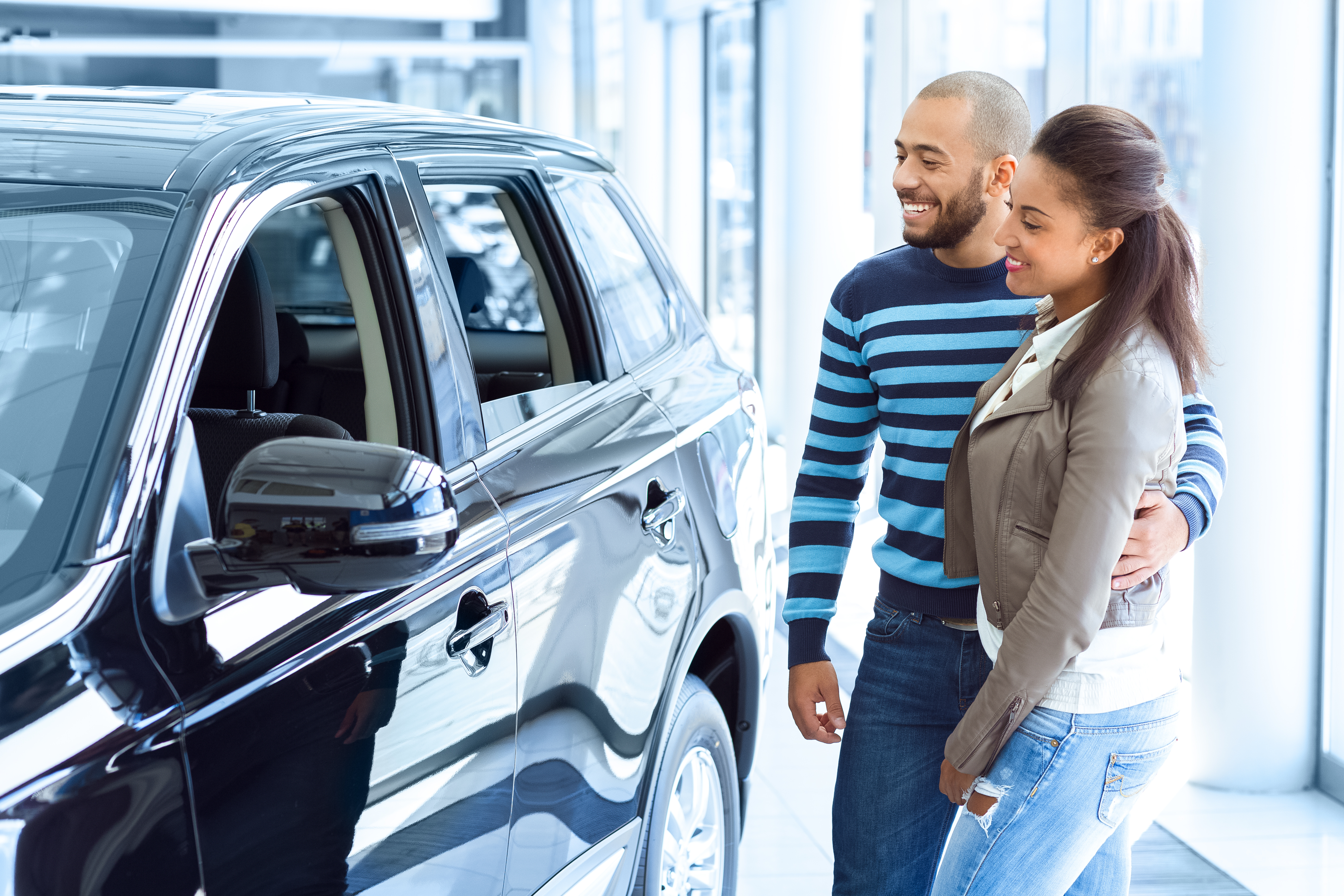 couple buying car